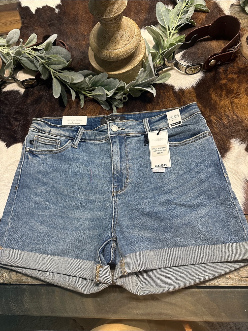 Nwt Judy Blue Light Blue Denim Roll-Cuff Shorts